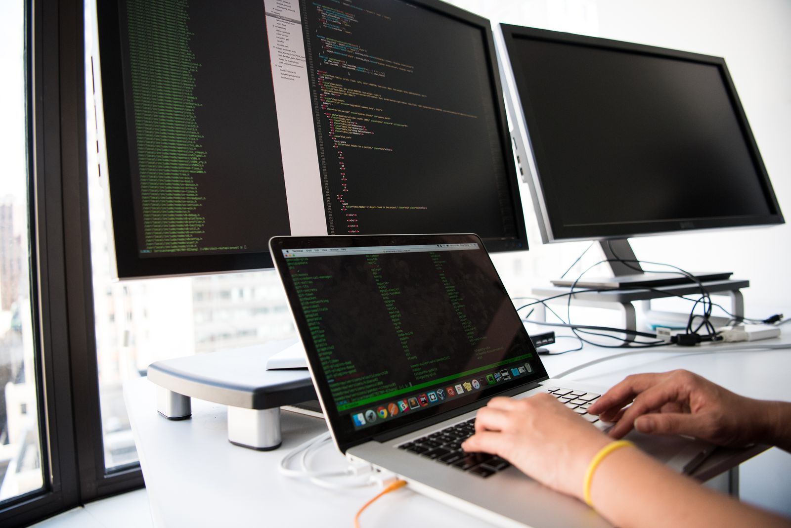 Microservices data vs monolithe BI : choisir le bon grain